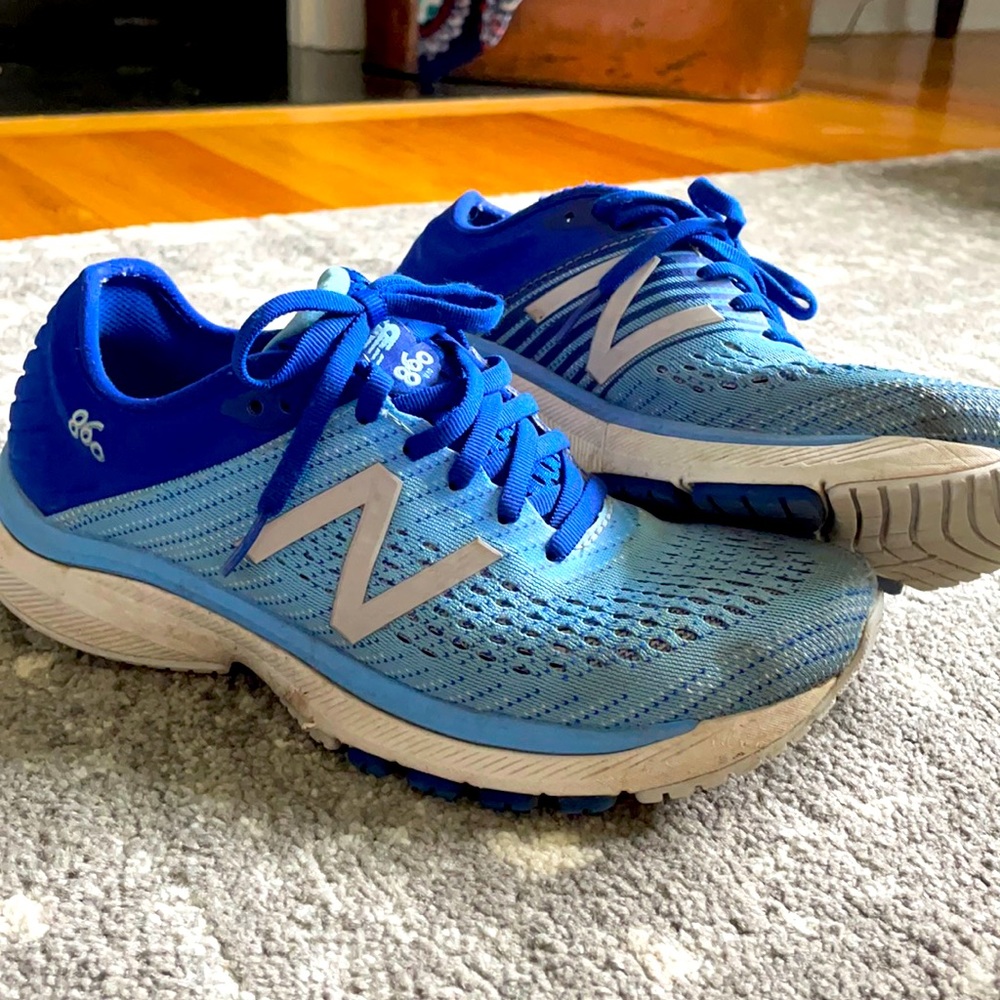 New Balance 860 Running Sneakers